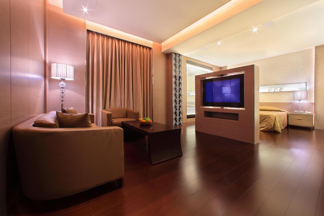 Spring Hotel Taichung Esterno foto